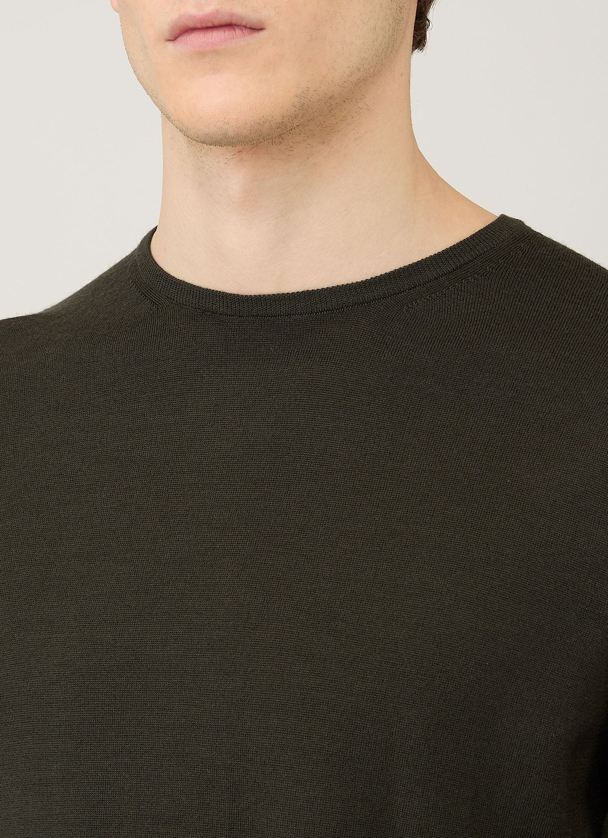 Mens Extra Fine Merino Crew Neck In Dark Green Mjum8058 Gnin