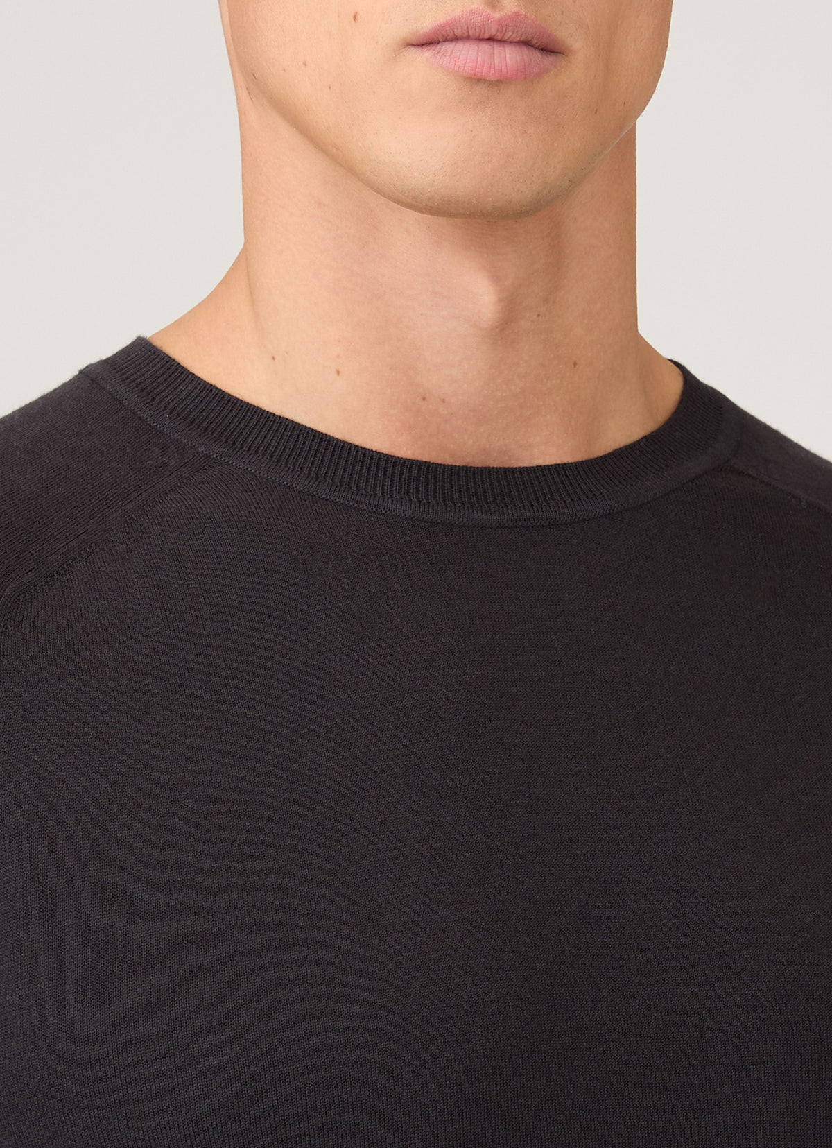 Mens Sea Island Cashmere Crew Neck Jumper In Black Mjum8203 Bkaa
