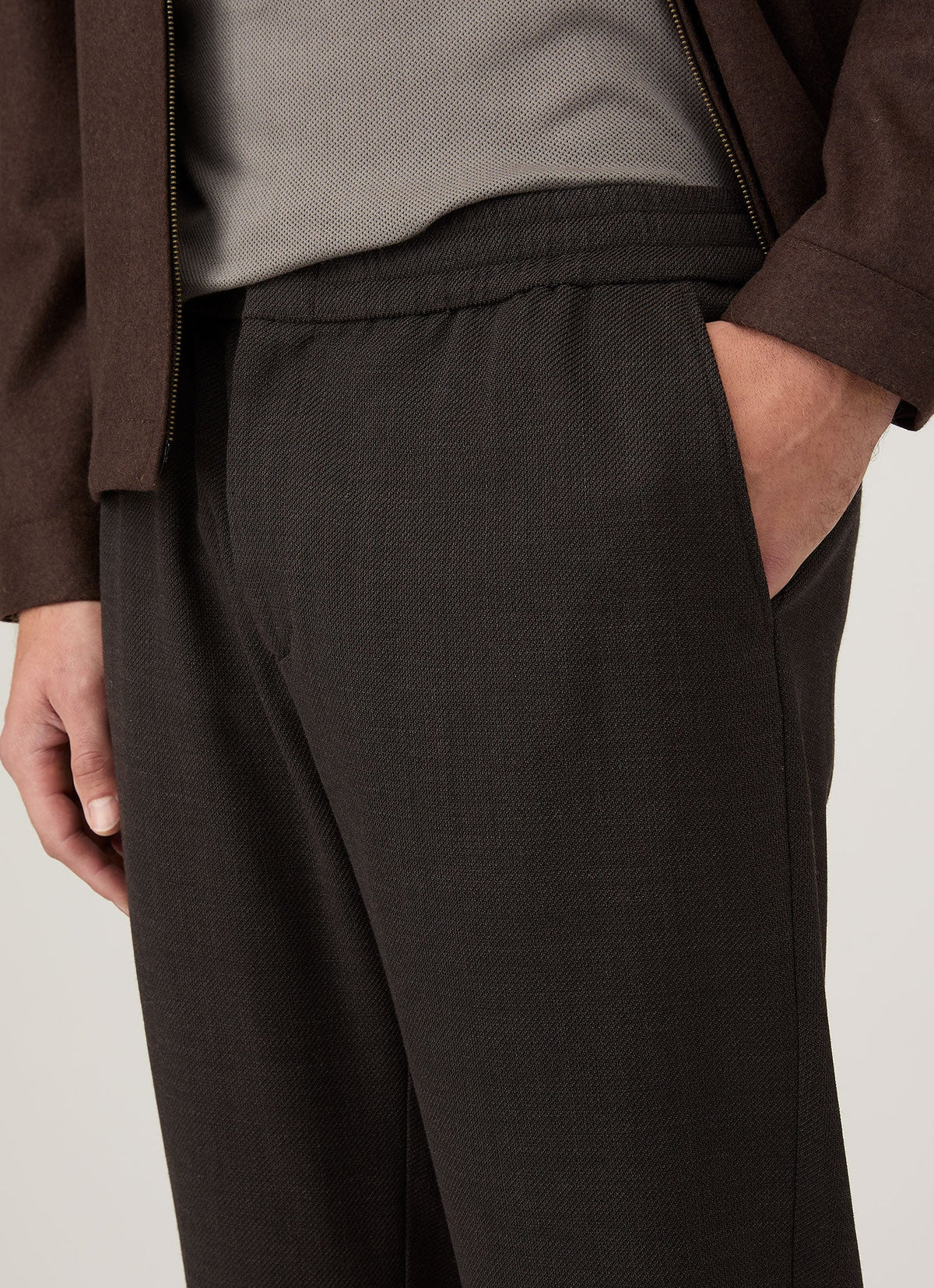 Mens Textured Wool Drawstring Trouser In Truffle Mtrs3120 Brgd