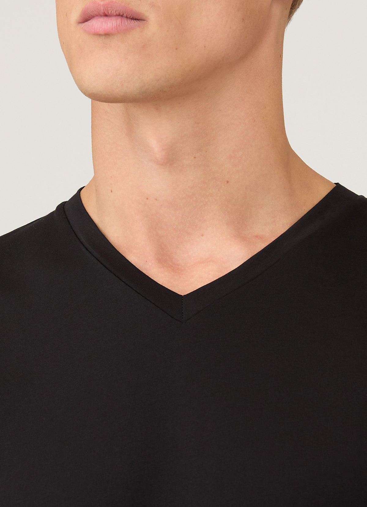 Mens Cotton V Neck Riviera V Neck T Shirt In Black