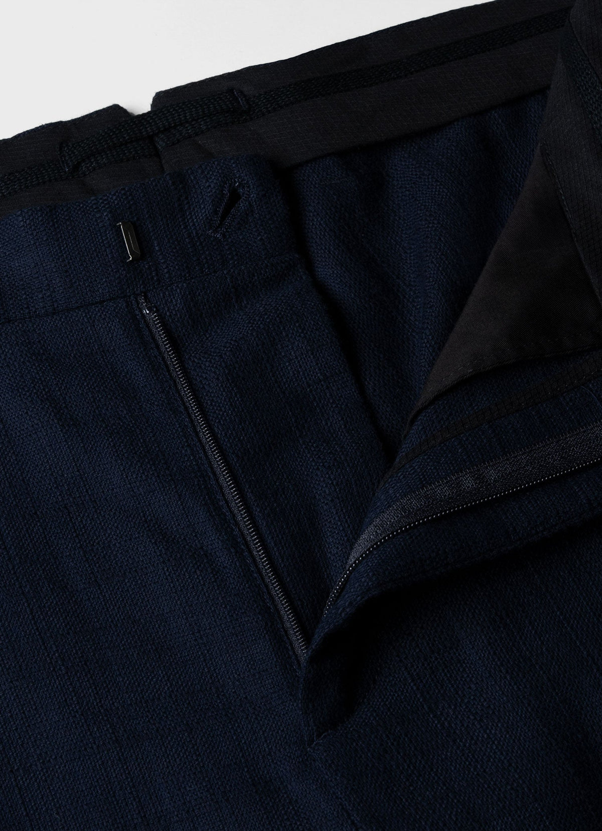 Mens Cotton Raffia Pleat Trouser In Navy Mtrs3107 Buaa